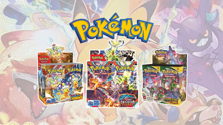 Olika Pokémon TCG Booster Boxar på PokeTalk, med populära expansioner som Evolving Skies, Obsidian Flames och Surging Sparks.